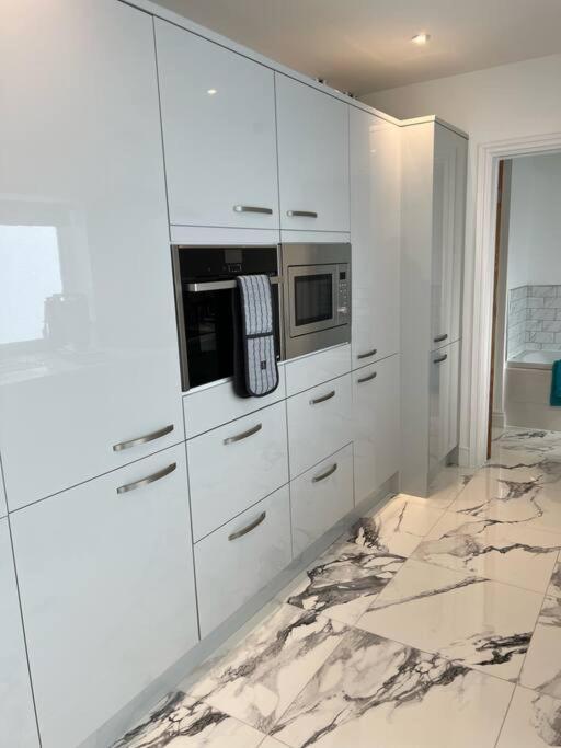 Clare Street - 3 Bedroom House With Private Parking Merthyr Tydfil Eksteriør bilde