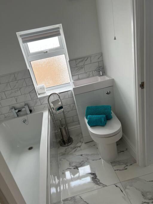 Clare Street - 3 Bedroom House With Private Parking Merthyr Tydfil Eksteriør bilde